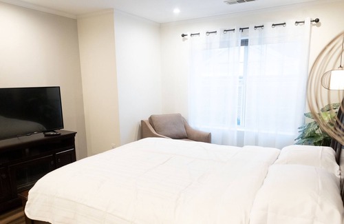 Town Center House | Villa Arcadia - Near Kennesaw Mountain, Shopping, and KSU!