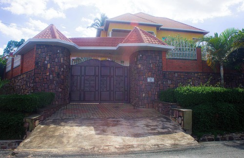 Kigali Villa | Villa Arche de Noè-Family vocation house- Room or entire house- budget-friendly