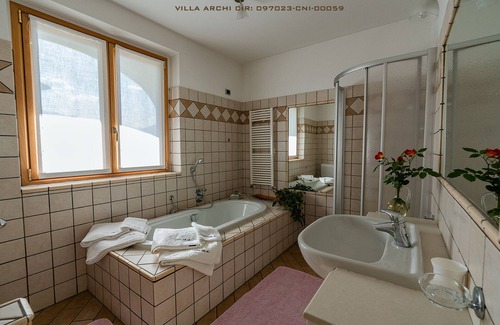 Colico Piano Villa | Villa Archi with Lake View, Garden, Terrace, Balcony & Wi-Fi