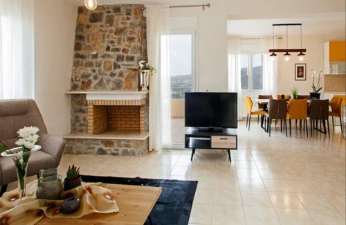 Skotino Villa | Villa Aretousa,privacy,serenity,private pool,overlooking sea& Crete's Golf Court