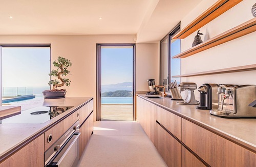 Albitreccia Villa | Villa ARIELLE- 5 bedrooms, swimming pool, panoramic sea view, sports and massage room