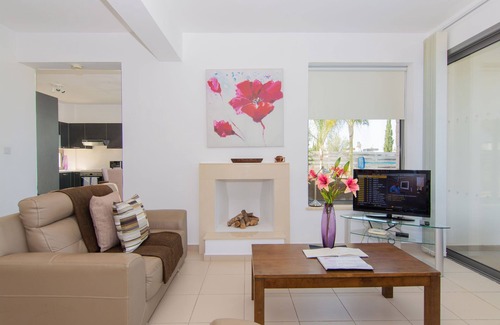 Latchi Cottage | Villa Arum - a villa that sleeps 6 guests in 3 bedrooms