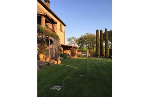 Vitorchiano Apartment | Villa Arzilla - SUNFLOWER ROOM