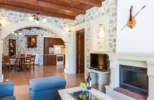 Asigonia Hotel | Villa Asigonia with Heated Pool & Whirlpool