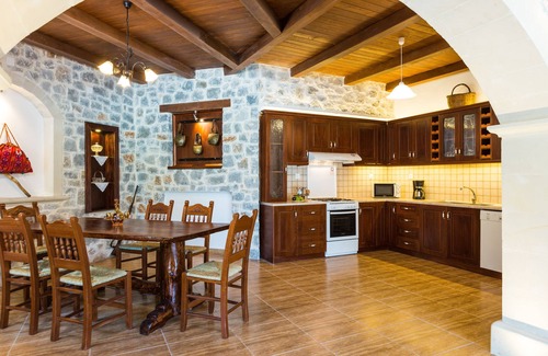 Asigonia Hotel | Villa Asigonia with Heated Pool & Whirlpool