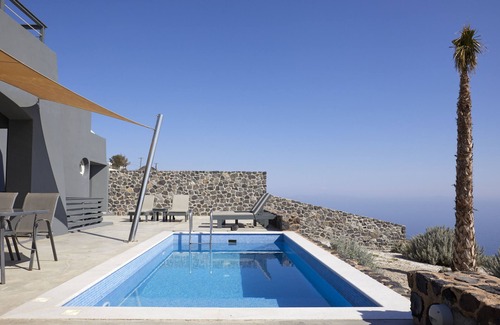 Imerovigli Villa | Villa Assyrtiko, 3 bedrooms, heated pool. Part of Theano Cave Suites & Villas