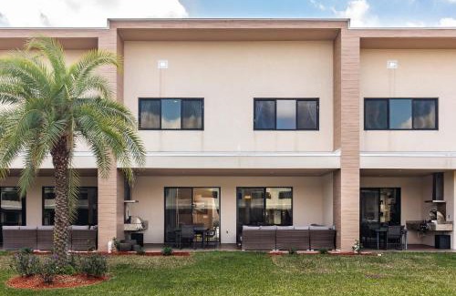 Florida Central Atlantic Coast House | Villa at Magic Village Resort with Outdoor Oasis