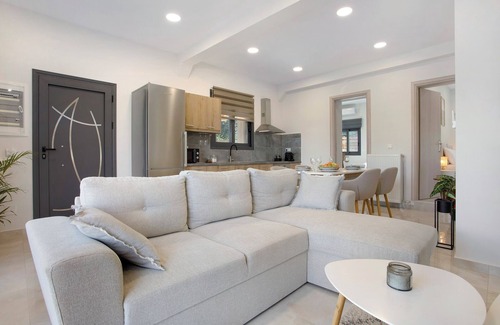 Agia Marina Villa | Villa "Athina's House" with Mountain View, Pool & Wi-Fi