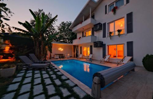Yanik Villa | VILLA ATLAS Muhafazakar Havuzlu, Mustakil Geniş Bahçeli