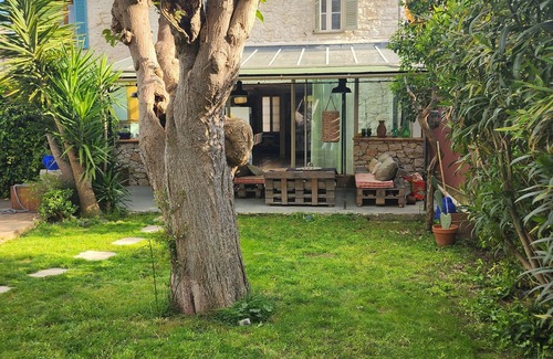 La Colle-sur-Loup Villa | Villa atypique en plein coeur du village de la Colle-sur-Loup
