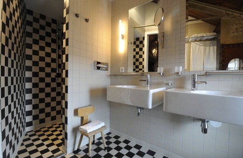 19e Eeuwse Schil Hotel | Villa Augustus