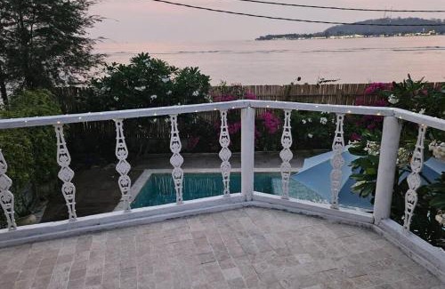 Gili Meno Villa | Villa Aurora: 4 BR, Front Beach