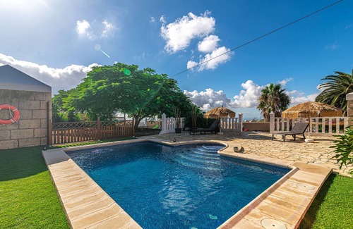 Villa de Arico Villa | Villa "Aurora" with Heated Pool, Sea View, Private Pool & Wi-Fi