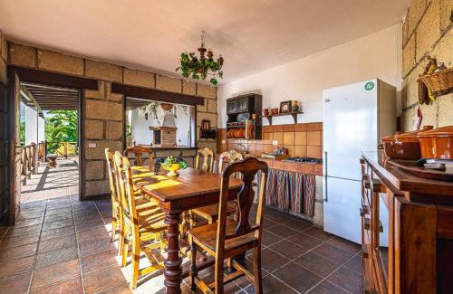 Villa de Arico Villa | Villa Aurora with Heated Pool