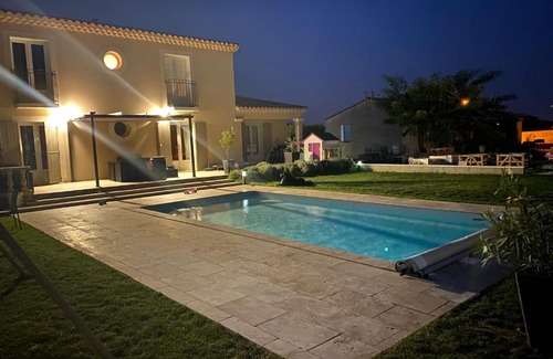 Saint-Victor-la-Coste Villa | Villa avec piscine