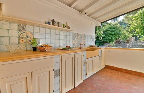Mascali Villa | Villa Aves: A bright and cheerful two-story villa located on a hillside, facing the sea, with Free WI-FI.
