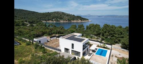 Rogac Villa | Villa Aves