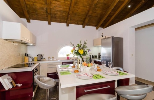 Brasina Villa | Villa Avoca - Four Bedroom Villa with Swimming Pool