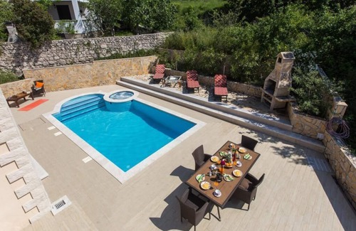 Brasina Villa | Villa Avoca - Four Bedroom Villa with Swimming Pool