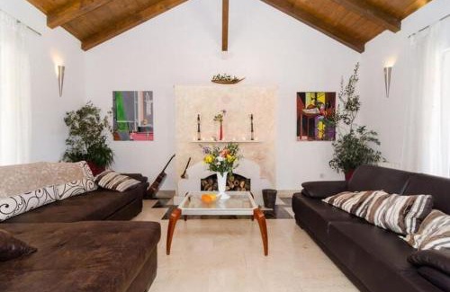 Brasina Villa | Villa Avoca - Four Bedroom Villa with Swimming Pool