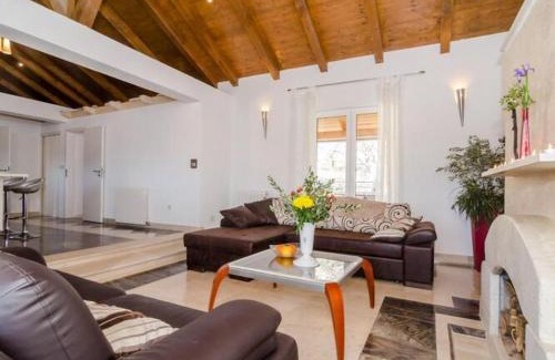 Brasina Villa | Villa Avoca - Four Bedroom Villa with Swimming Pool