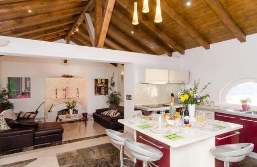 Brasina Villa | Villa Avoca - Four Bedroom Villa with Swimming Pool