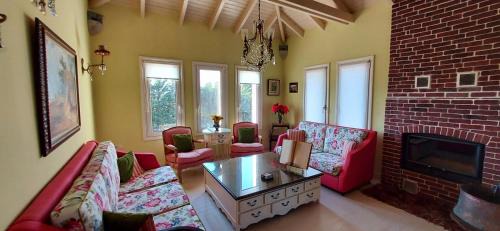 Drama Villa | Villa AVRA