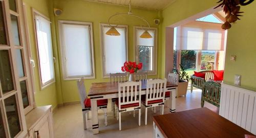 Drama Villa | Villa AVRA