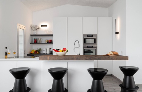 Pittulongu Villa | Villa Azul by Klodge - contemporary pied dans l'eau with hydromassage pool