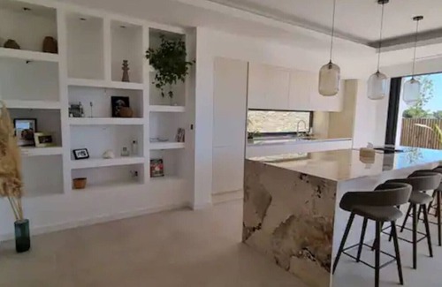 Perols Villa | Villa Azura, luxury holiday villa with views near the beaches