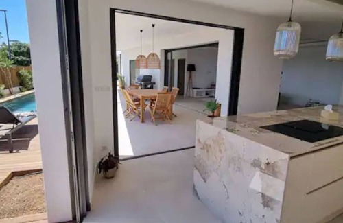 Perols Villa | Villa Azura, luxury holiday villa with views near the beaches