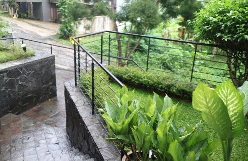 Ciburial House | Villa Babeh