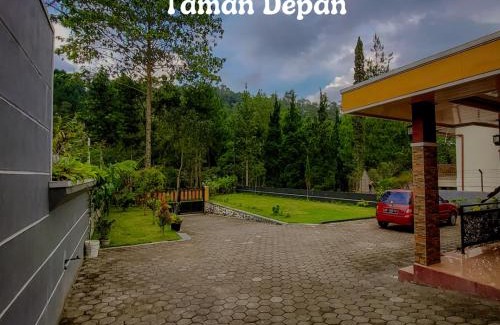Karanganyar Villa | Villa Bang Bimmm Tawangmangu
