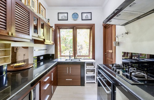 Sanur Villa | VILLA BAPAK 3 BDRMS GARDEN LARGE POOL CENTRAL CLOSE TO BEACH