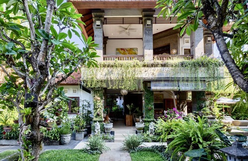Sanur Villa | VILLA BAPAK 3 BDRMS GARDEN LARGE POOL CENTRAL CLOSE TO BEACH