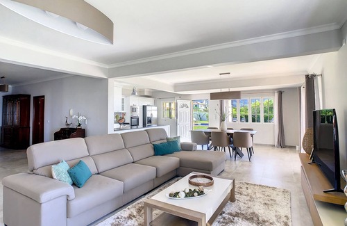 Estreito da Calheta House | Villa Baradaye - Four Bedroom House, Sleeps 8