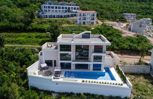 Drobnici Villa | Villa Barcelona by Spanish House