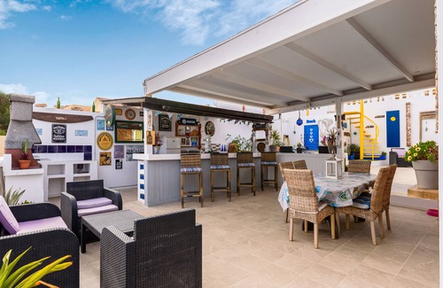 Tarajalejo Villa | Villa Barry - Spacious Villa, Sea Views, Swimming Pool, Private Bar