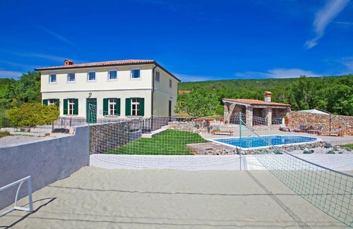 Stanisovi Villa | Villa Bea by Interhome