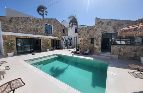 Buenas Noches Villa | Villa 'Beachfront' with Sea View, Wi-Fi and Air Conditioning