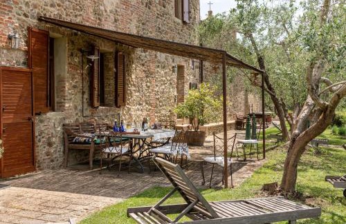 Monte Antico Villa | Villa Bel Giardino by Interhome
