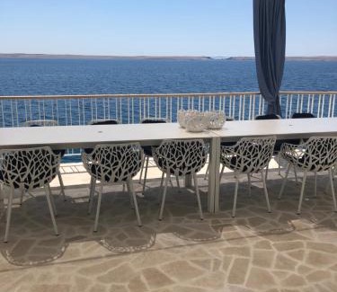 Tribanj Villa | Villa Beline direct aan zee, verwarmd zwembad en sauna
