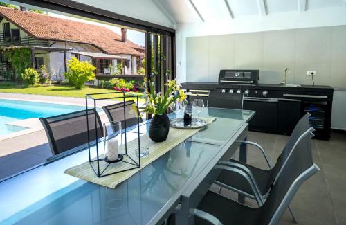 Cerovlje Villa | Villa Bella, villa with heated Pool