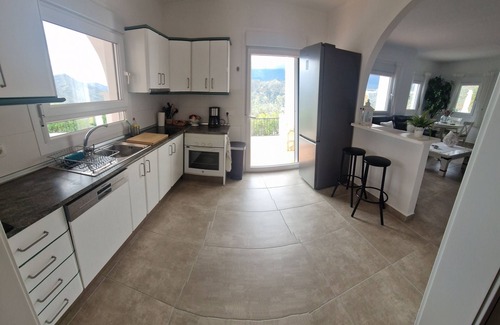 Sayalonga House | Villa Bella Vista with pool, WiFi, satellite TV