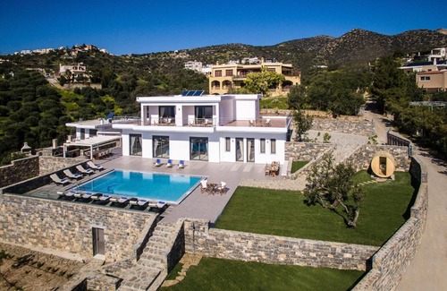 Agios Nikolaos Villa | Villa Bellelen with a heated pool