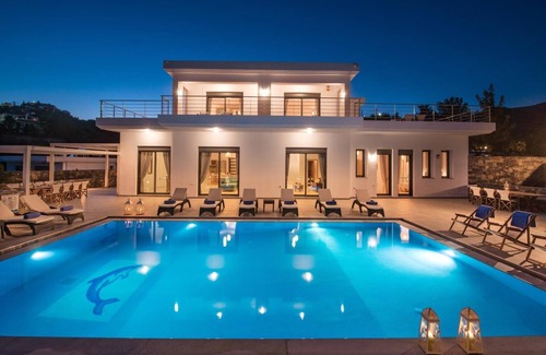 Agios Nikolaos Villa | Villa Bellelen with a heated pool