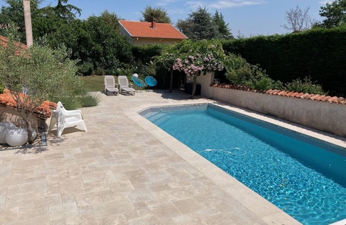 Marcy-l'Etoile Villa | Villa Bellevue with swimming pool in western Lyon