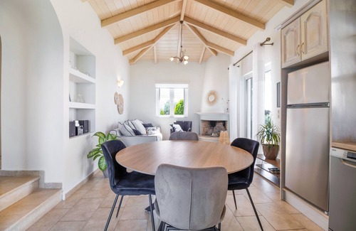 Tsoukaladhes Villa | Villa 'Belvedere Verde' with Sea View, Pool, Terrace & Wi-Fi