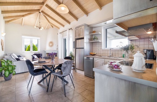 Tsoukaladhes Villa | Villa 'Belvedere Verde' with Sea View, Pool, Terrace & Wi-Fi
