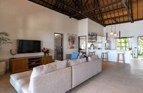 Banjartegehe Villa | Villa Bersama: Live The Bali Dream in this Luxury Beach Front Villa with Staff!